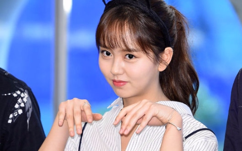 「鬼少女」所炫的超美舊照 韓網友驚嘆「天啊!她隨便穿都是神比例!」