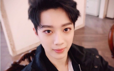 賴冠霖《Produce 101》演出後爆瘦!驚現「尖下巴」讓粉絲讚嘆 和過去相比顏值進化「簡直兩個人」