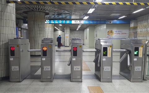 連韓國網友也「霧煞煞」...的5個大學站名,根本騙人啊!