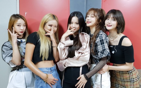 EXID完全體回歸「尺度無極限」...成員IG「露乳溝」照片曝光...讓網友全暴動!