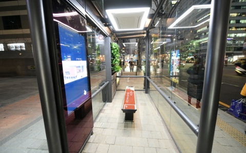 站在裡面什麼都不用怕!首爾市「三阻」公車站新登場!