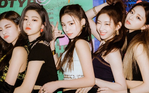 ITZY回歸舞台大變身!成員最新髮型、髮色超吸睛,新專輯開賣僅一天就破上張專輯初動紀錄!