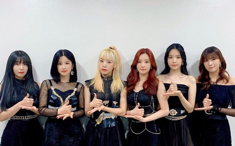 Apink 出道近10年零緋聞!初瓏透露:「只能低調交往,因老么夏榮徹底管控」