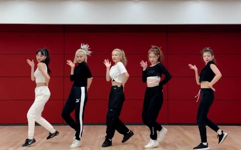 吞CD般的實力!?ITZY舞蹈練習影片公開,超穩唱功驚呆網友!