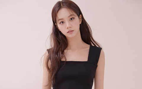 迎接出道10週年,惠利清秀誘惑兼備的簡介照片全公開....展現「歷代級美貌」