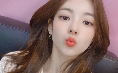 被讚 「髮型教科書」?ITZY Lia 展現真正零死角!網讚:大概光頭也好看吧