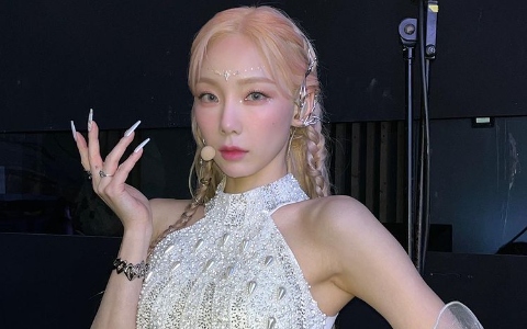 太妍直播現「香菸盒」惹爆笑!正體讓網友感嘆:代溝真大…
