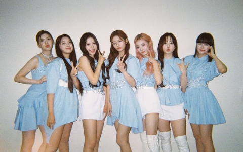 時隔7個月⋯⋯JYP新人女子組合NMIXX公開了回歸新曲《DICE》!