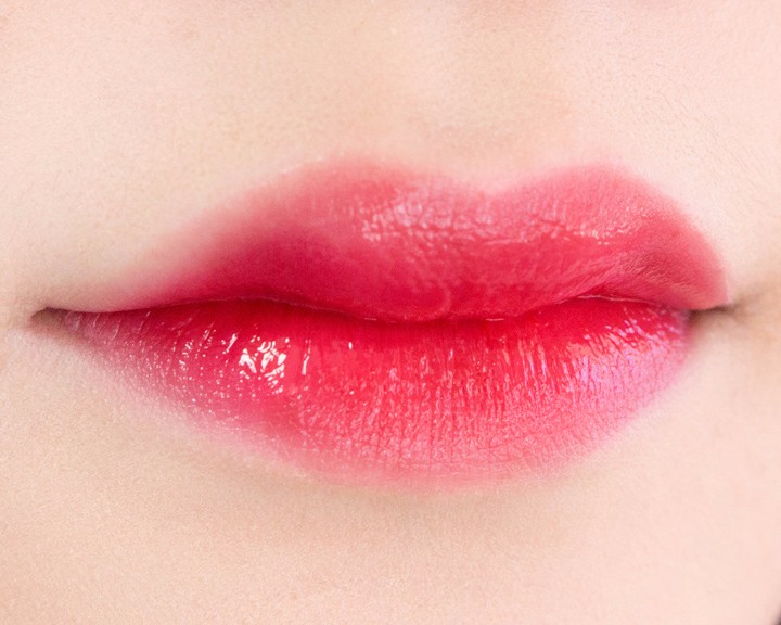 # The Face Shop / enamel coating tint #2 Pink
前面有說到是比較深的粉紅色,擦上嘴脣後感覺就是桃紅色吧~
持久力:第5名
保濕力:第5名