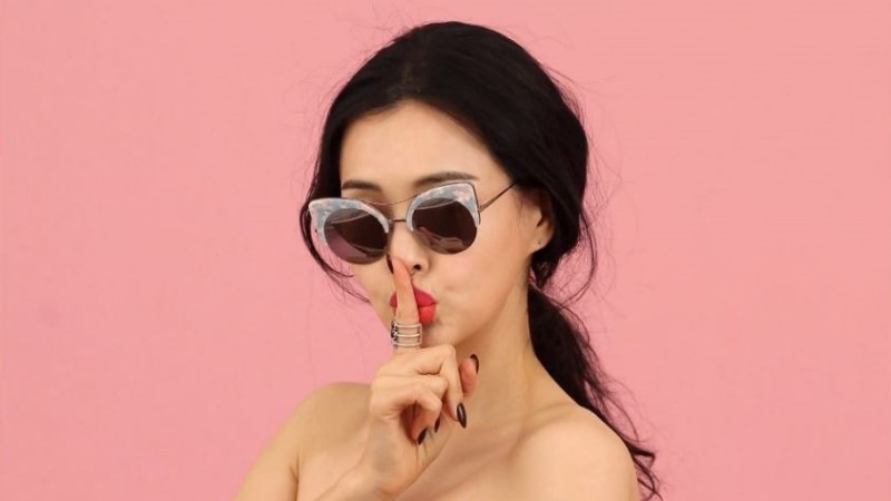 嗨各位女孩,大家在曖昧的時候最怕碰到什麼狀況呢?《Get it beauty》整理出曖昧期男生最容易退卻、倒彈的三個瞬間,順便也教大家怎麼保養這些容易被忽略的小角落~