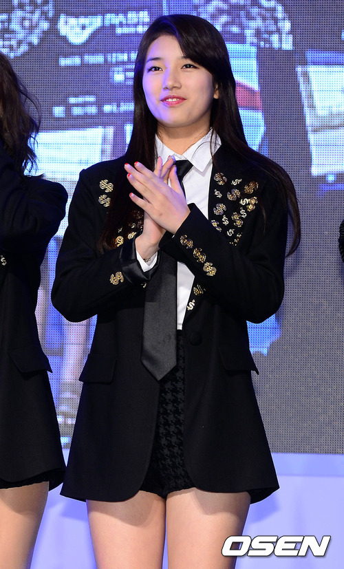 ▲missA_秀智
從戲劇《Dream high》出道以後秀智就以可愛的氣質和清秀的外表受到注目,但在戲劇拍完後,因為大眾的關注的壓力以及秀智本來就是容易水腫的體質,有一陣子「秀智雙下巴」、或是「秀智變胖了」成為說到秀智時一定會提到的關鍵字