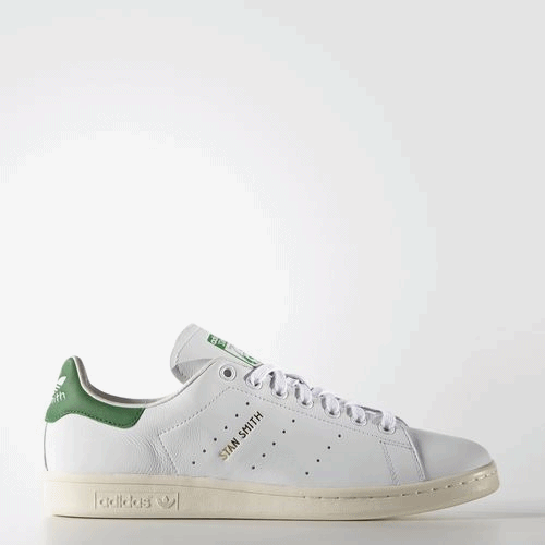 ►►Adidas Stan Smith
除了Superstar之外,Stan Smith也是Adidas的熱賣款,一樣是以白色為基底,配上綠色、藍色、黑色、桃紅色等,能夠製造出率性的感覺。建議大家如果喜歡中性的feel,可以配上一件寬褲或是西裝褲,就能夠製造出男孩風的隨興感囉!