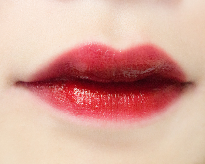 # ARITAUM / Color Lasting Tint #15 Gotham Red
薄薄的擦一層就有這種效果,但顏色比較偏正紅~質地濕潤,顯色度和持久力都很厲害!
持久力:第1名
黏稠度:第2名