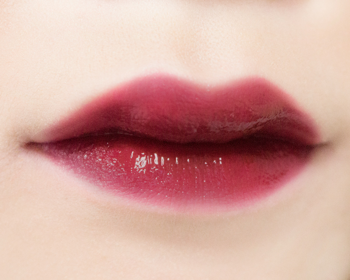 # ARITAUM / Mirror Gloss Tint #9 Dark Night
薄薄擦一層就能非常顯色,如果不小心沒有控制好量就會太OVER
持久力:第5名
黏稠度:第3名