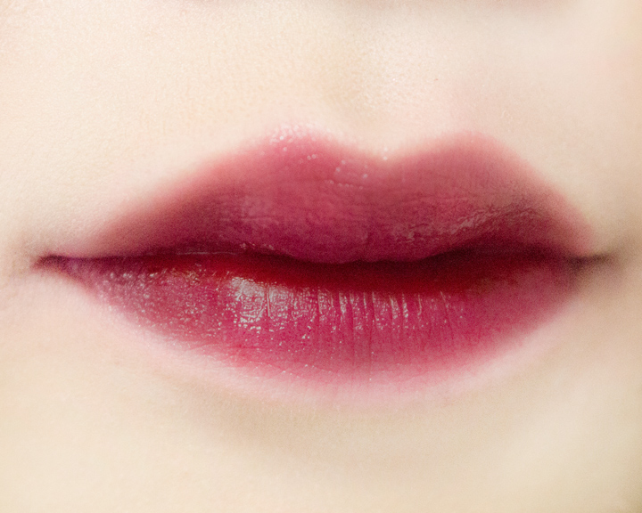 # eSpoir / Lip Stain Water Glow AD #Bite Me
擦起來有一種嘴唇和酒紅色自然融合的感覺,顏色不會很深但又帶有明顯的酒紅色~
持久力:第9名
黏稠度:第4名