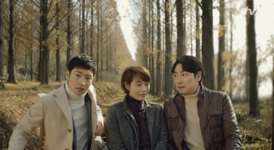 ✿TOP 2 - tvN《Signal》
話題指數:5841.0
話題佔有率:22.6%
※是以韓國真實案件-華城連環殺人案為基底,並改編經典電影《殺人回憶》,是繼《岬童夷》之後,第二部改編華城連環殺人案的電視劇。主要在講述來自過去和現在的刑警,通過一台老舊的無線電聯繫,進而調查並偵破懸案的故事。