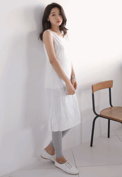 ►中長裙
中長裙這種東西,根本就是設計給長腿妹的嘛(怒)~~~~~長度大概到從膝蓋下15公分到腳踝的位置都不太適合。因為沒有露出足夠的腿部比例,視覺上看起來反而會比較矮喔!