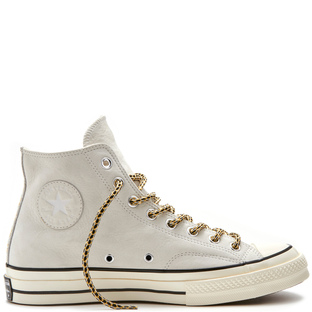 #CONVERSE Chuck Taylor All Star '70 Easter Egg
Converse不斷推出新款添增品牌新鮮感,而最新的Chuck Taylor All Star 70s 以磨砂皮面搭配後跟民族感的繡花細節,再加上特殊風格的鞋帶,跳出基本款的樸實感。
