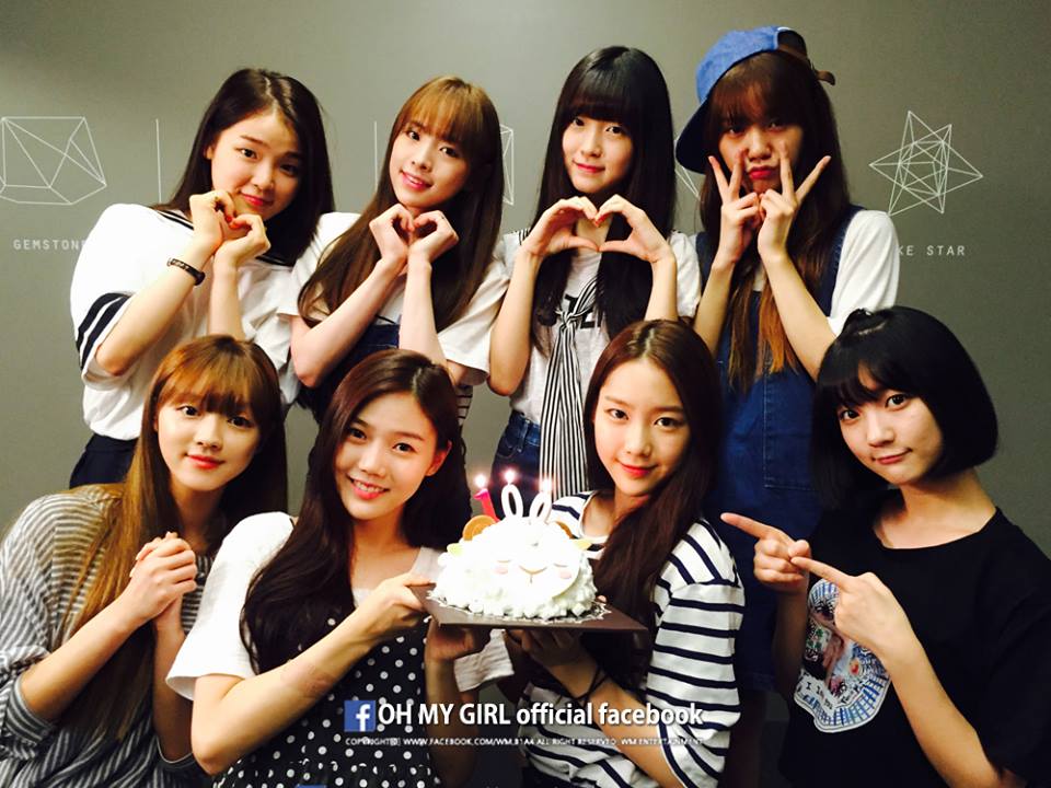 OH MY GIRL-不知道名字的少女
原本取名字的人…是有想要她們紅的意思嗎?想想要向大家介紹她們時說,她們是「不知道名字的少女」場面一定超尷尬啊!幸好後來叫 OH MY GIRL 才有那種驚豔的感覺