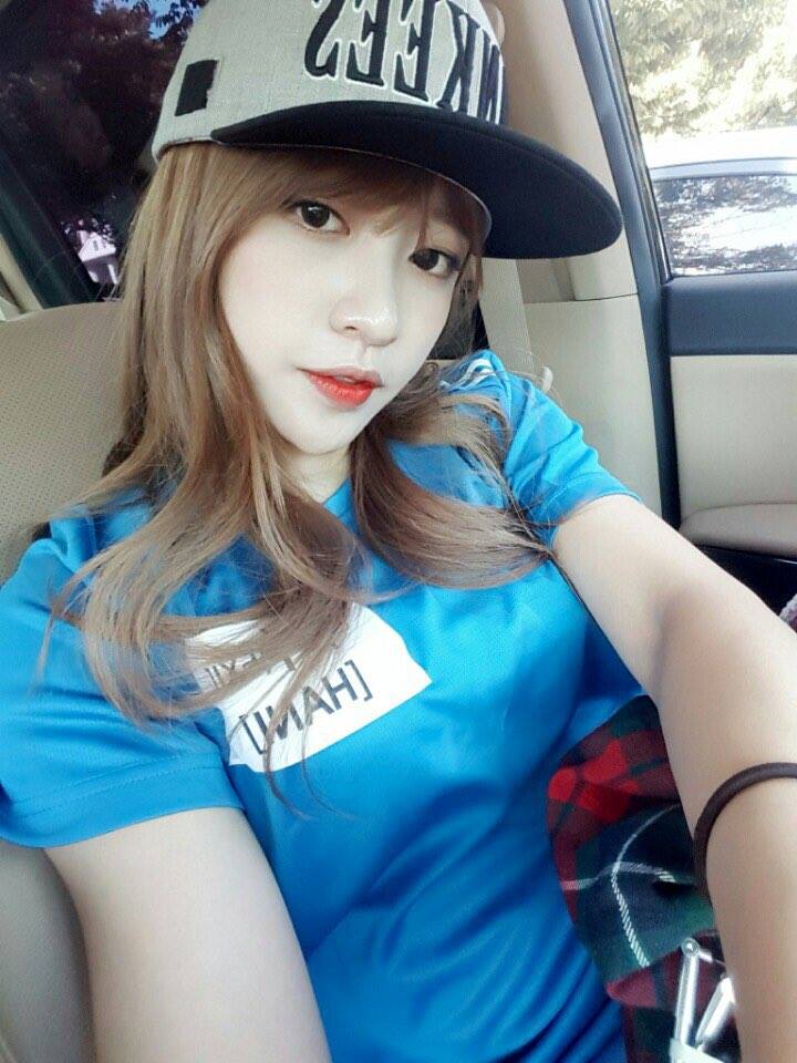 #6.EXID 哈妮(1,242)
女生偶像部份競爭真的很激烈,光是第一輪投票就已經有不少粉絲出動、票數破千的女偶像就有8名。因為主拍哈妮的《UP&DOWN》Fan cam帶動EXID大爆紅,超不做作的個性加上性感的曲風,哈妮不管在男生還是女生粉絲中都很吃得開啊!