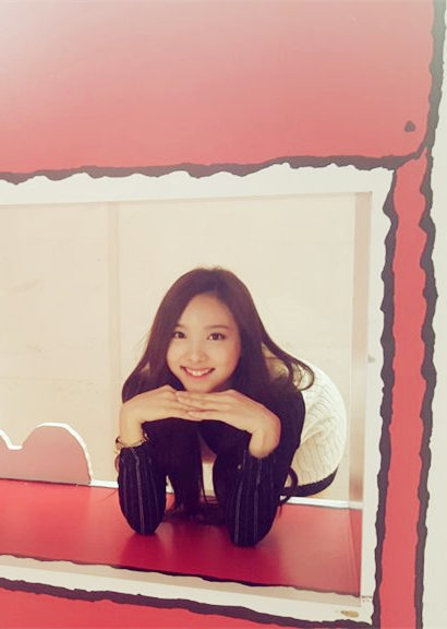#13.TWICE 娜璉(770)
兔寶寶女神娜璉,和隊長志效都是在JYP練習已久後才出道的娜璉非常有鏡頭感,很懂得在鏡頭前的反應卻又不做作,有點像是韓國第一代女偶像柳真的外表也讓她擄獲了不少男生粉絲的心