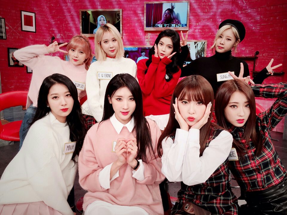 ▲9muses
雖然因為成員來來去去,讓粉絲要記住她們總是要花很久時間。但倞利和敏荷、懸雅應該是連台灣粉絲都很熟悉的美女成員。其實她們當中不少人是在街邊逛街時被發掘的明星,連在路上走著走著,都有人問你要不要當明星?顏值當然就可以想見啦~