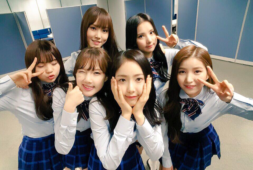 #2.GFRIEND(▲529)
因為這次的新歌《Rough》實在是太猛,GFRIEND今年的實體專輯和音源都打破了她們去年的銷量起碼兩倍,就連官方粉絲數也是從出新專輯後就持續暴漲,讓大家看到了滿滿的女友力啊!