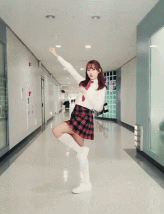 GFRIEND Yerin
GFRIEND自從出道開始就以清新的形象為大眾熟知,Yerin則是團隊里的領舞和外貌擔當。自從出道以來,參加了各種綜藝節目。美麗的外表和和可愛的性格讓她受到很多喜愛,也成為了很多男粉心中的「女朋友」人選。