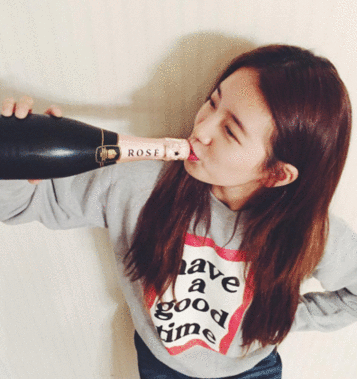 miss A 秀智
清新脫俗的長相,自然活潑的性格。讓秀智受到很多人的喜愛。廣告節目更是接到手軟。和李敏鎬走到一起,更是金童玉女的完美詮釋,已然是人生贏家的模樣啦~