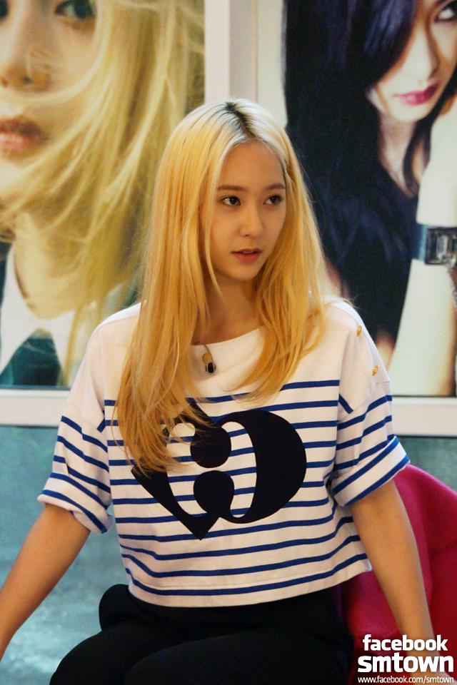 #2.f(x)-Krystal ▲1 (1,727)
這週唯一名次上升的偶像就是Krystal,最近因為公開戀情而承受了不少壓力,希望她能快點渡過這些風風雨雨。也希望粉絲用溫暖的一票幫水晶加加油囉!