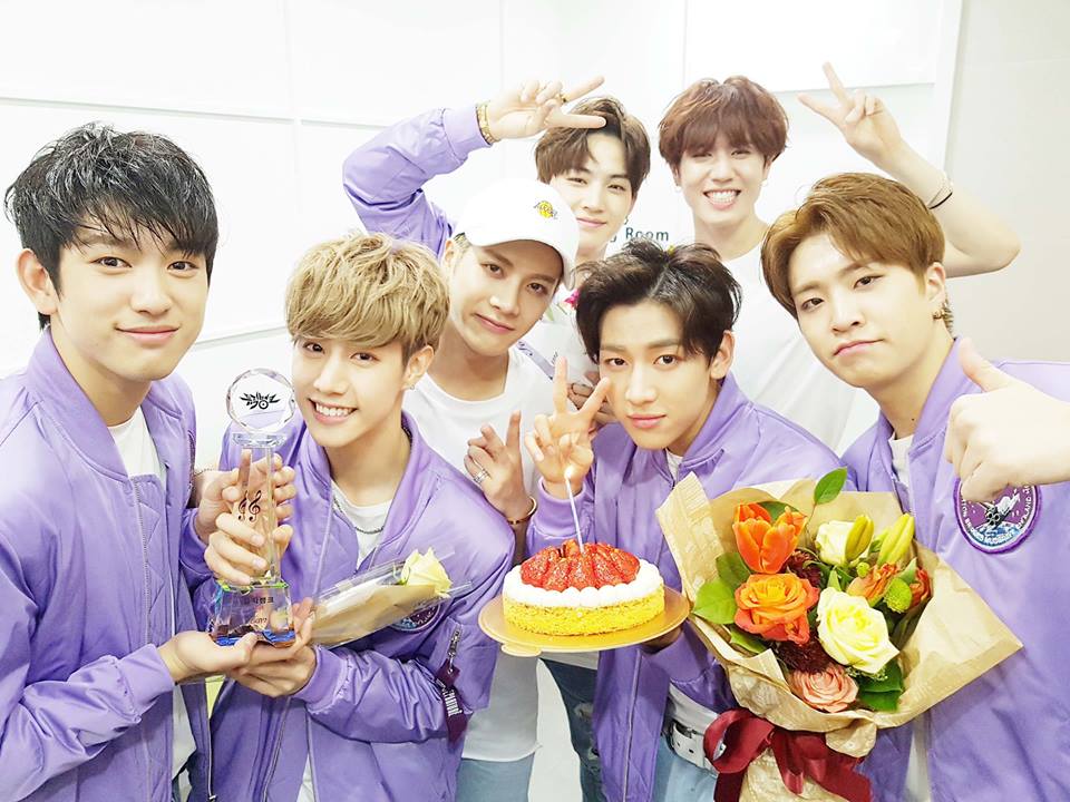 ◆ GOT7 :: 10 個月
帥氣又有藝能感的 GOT7 是 JYP 娛樂推出的 7 人男團,他們的首張正規專輯也在出道一年內順利發行,不管是在韓國還是其他國家,都有不少的粉絲支持。