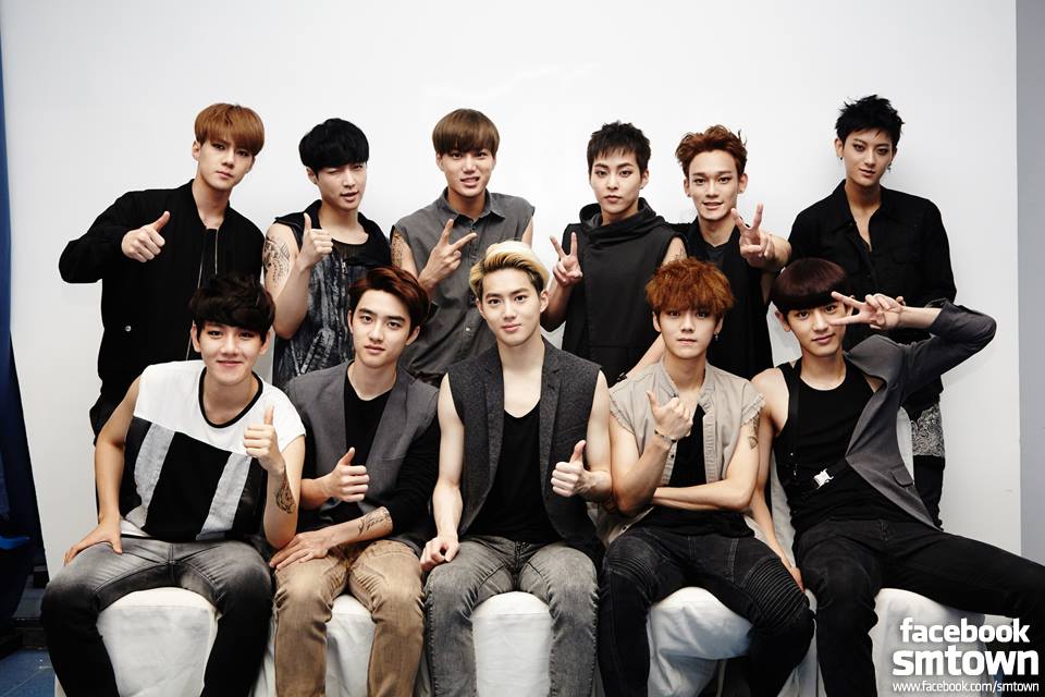 ◆ EXO :: 17 個月
大勢偶像 EXO 也曾經歷過一段很長的空白期,歌迷還會開玩笑的說「MAMA 可是唱了一年的出道曲」,不過正規一輯也是讓他們人氣翻倍的重要專輯,賣破百萬張的紀錄,真的是多年後才能再次看到的好成績。