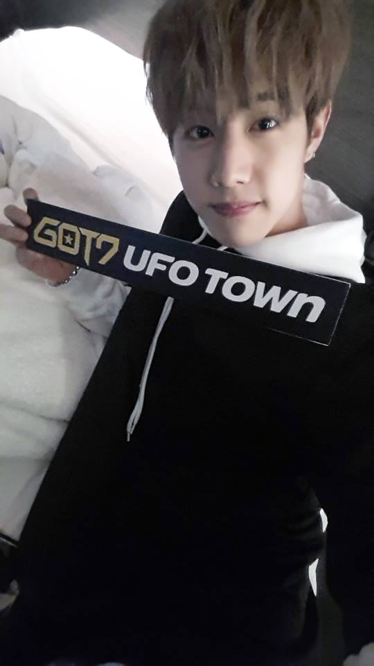#7.GOT7-Mark
不只大大的眼睛還有白皙的皮膚讓他成這次中國媒體票選的「高顏值帥哥」,精通英語、韓文再加上有台灣血統,用中文溝通也沒問題,這點讓他在中國更是人氣相當高呢!