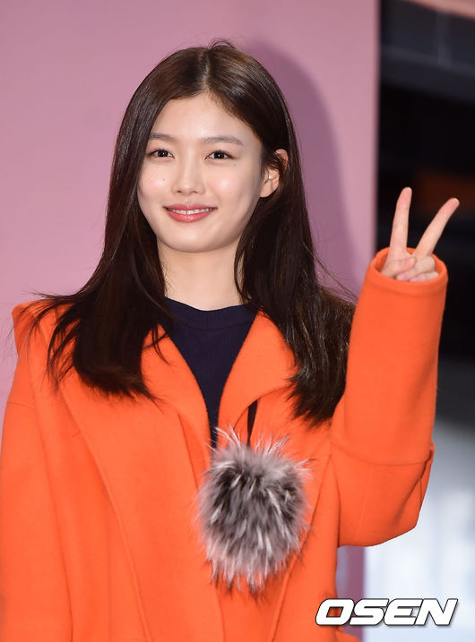 那10年前的Joy怎麼樣?今年16歲的裕貞,雖然和 Joy 差不到10歲,不過兩人的外貌可是常常被說像的呢!
裕貞→ Joy →朴荷娜,突然有一種神奇寶貝進化版的感覺!