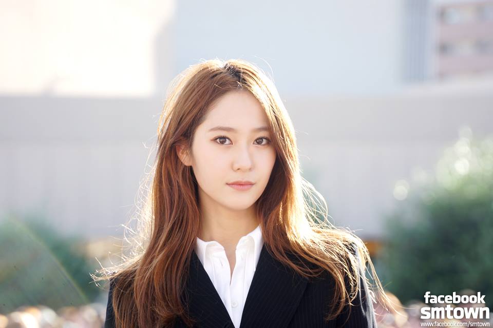♥ TOP 2 :: f(x) Krystal
「鄭秀晶倒過來唸還是鄭秀晶,就是『正』秀晶。」、「水晶真的很漂亮,雖然我不是粉絲,但還是很喜歡她!」、「高冷的氣質跟其他女孩很不一樣,就是專屬於 Krystal 的美貌。」