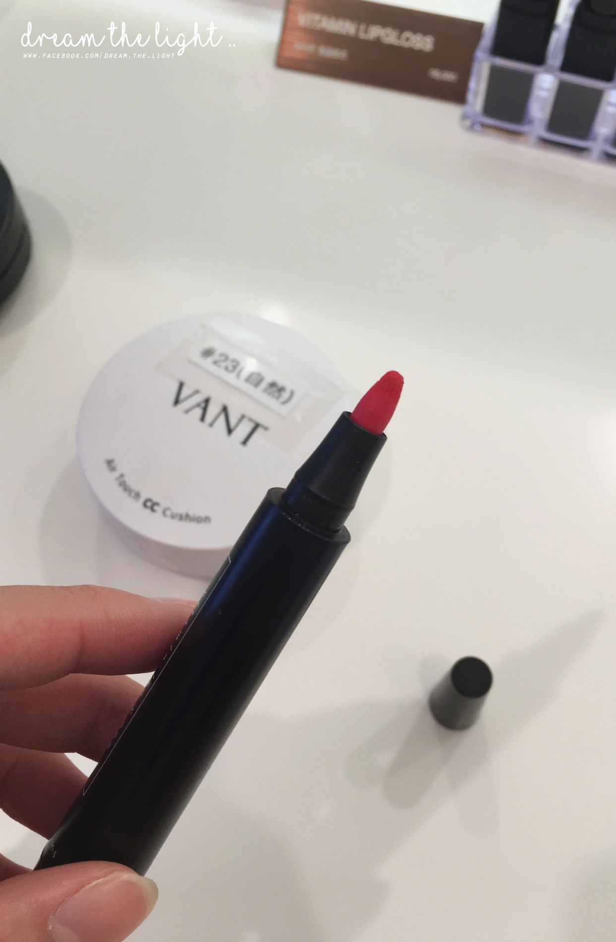 ♥ VANT 36.5 口紅
VANT 36.5 是最近非常火紅的牌子,其中又以「氣墊粉餅」最受歡迎,但其實除了那個外,「口紅」也是韓國女孩最近的常用款,像我手上這隻 2 號色就大缺貨了。
