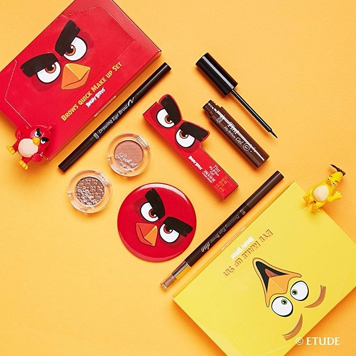▶憤怒鳥 (앵그리버드)
才在台灣上映的電影版《憤怒鳥 Angry Birds》,也與ETUDE HOUSE聯名推出三款染眉組、及眼影(包裝是憤怒鳥也太可愛♡♡♡)
