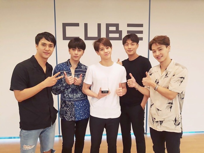 -「B2UTY們太善良了!BEAST也讚讚!」
-「在這麼熱的天氣吃到這些點心,感覺更好吃了,真的太讚啦!」
-「對BEAST更有好感了,這次新歌很好聽喔!」等等