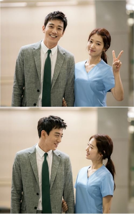 ✿TOP 1- SBS《Doctors》
話題佔有率:19.08%
※講述女主角劉慧靜(朴信惠飾)生活跌至谷底,失去祖母後決心成為醫生,多年後和高中時期的班導相遇,兩人成為醫生前輩和晚輩的關係,通過一生唯一的愛情展現出變化與成長的故事。