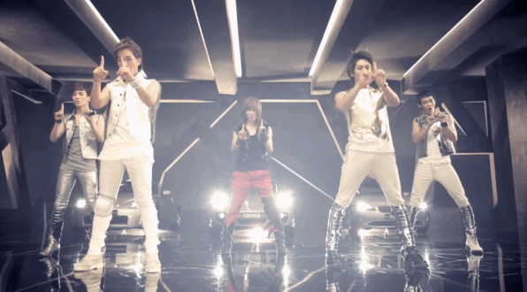 其實Ryan最早為SM娛樂製作過的歌曲,SHINee 2010年推出的主打歌《LUCIFER》可說是他的代表作!他花了3個月的時間製作,一開始只有副歌的部分,但是SM娛樂的製作人很喜歡,要了這首歌~