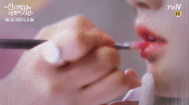 另外有些網友回應「不喜歡朴素淡當女主角」、「可以換女主角嗎?」,但也有網友只論朴素淡的演技,表示在《Beautiful Mind》中的演技很棒,《灰姑娘與四騎士》也會繼續支持下去!