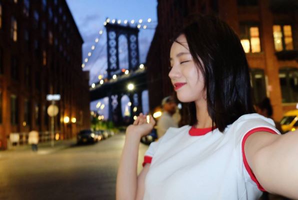 Girl's day惠利參加MBC《真正的男人》女軍特輯大紅,更接下許多個人廣告代言。《請回答1988》成為2016年模特兒界的新寵兒,繼秀智後被封為百億少女!