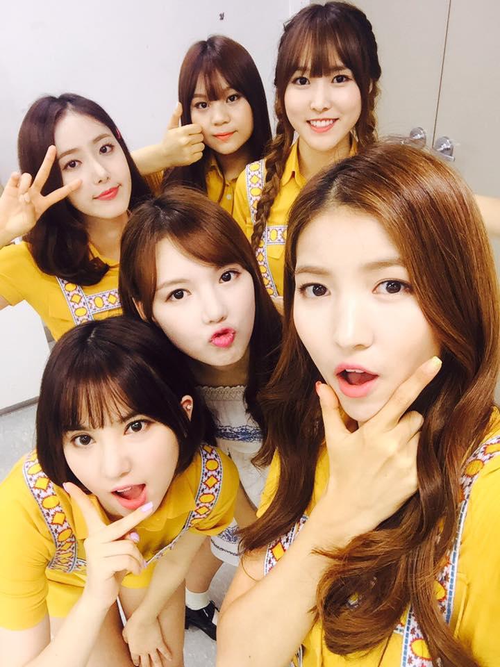 G-Friend (여자친구)
7月發行首張正規專輯《L.O.L》,也是一連拿下好多個冠軍,現在還持續打歌中,應該可以期待小女友拿下更多冠軍囉~