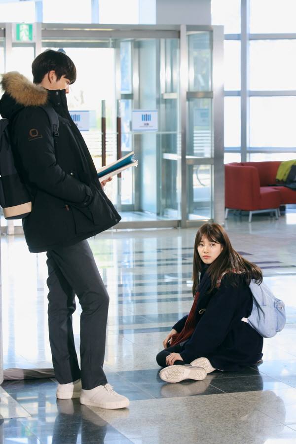 ✿TOP 3- KBS2《任意依戀》
話題佔有率:12.26%
➔下降1個名次
※講述男女主角年少時結下惡緣黯然分離,長大後以巔峰高冷男巨星申俊英(金宇彬飾)和卑微勢利的紀錄片製作人盧乙(裴秀智飾)的身份相遇,進而展開一連串的愛情故事。