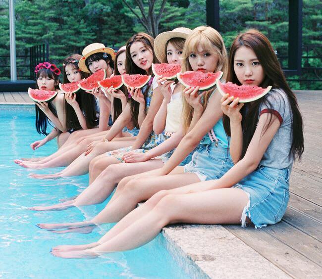 Oh My Girl在8/1帶著夏日專輯《Summer Special》回歸...小編已經開始期待SNS上有那些衣服可以買了....不是..會有那些可愛的服裝可以看了!PIKI的粉絲們,一起幫她們加油吧!