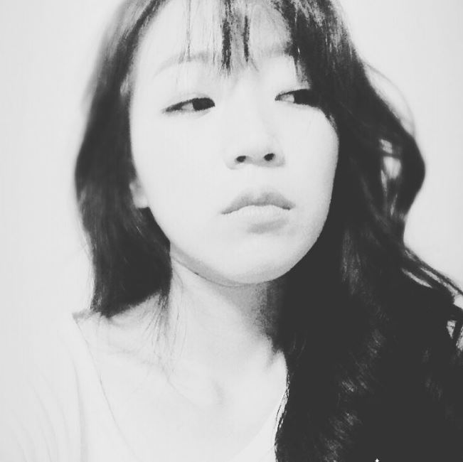 還有劇迷表示:「一開始很爆笑,不時也有帶到納涼劇該有的驚悚,同時又很感人,過不久又很爆笑,真的是一部好劇!」不僅是這部劇的劇情本身得到許多好評,男女主角的演技也受到了觀眾們的肯定~