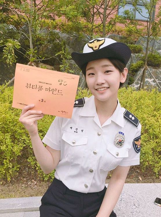 本來相當被看好的新人女演員朴素丹可能因為還不適應電視劇的節奏,被批評成為劇裡的致命傷…不過雖然素丹這次沒有延續電影時的好口碑,但新戲《灰姑娘與四騎士》也上檔在即~希望可以挽回素丹的名聲