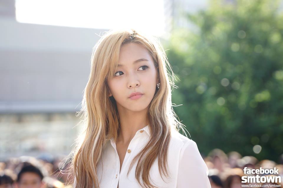 Luna
當時Luna參加劉在錫主持會邀請國高中生表演的綜藝,被SM一眼相中邀她面試,不僅有穩定的唱功就連舞蹈也相當有實力而入選!而且雖然出身聲樂世界,但當初Luna面試表演的重點可是舞蹈啊~