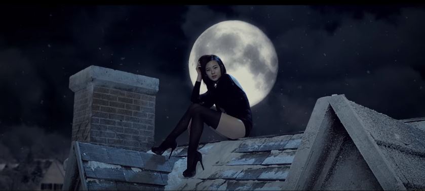 1993年出生的 Lena 是來自洛杉磯的在美韓僑,和96年生有荷蘭國籍的Jennie據說是好友,後來Lena介紹Jennie和95年生的娜璉認識才搭起兩團的友誼。(但據傳Lena現已離開JYP)