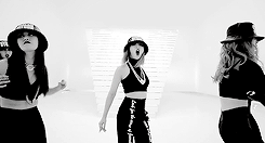 #03. 4MINUTE
在舞台上的4分鐘內展示她們每個人的不同魅力,另外,for (a) Minute也包含了她們希望在每個瞬間都會努力做到最好的意思。